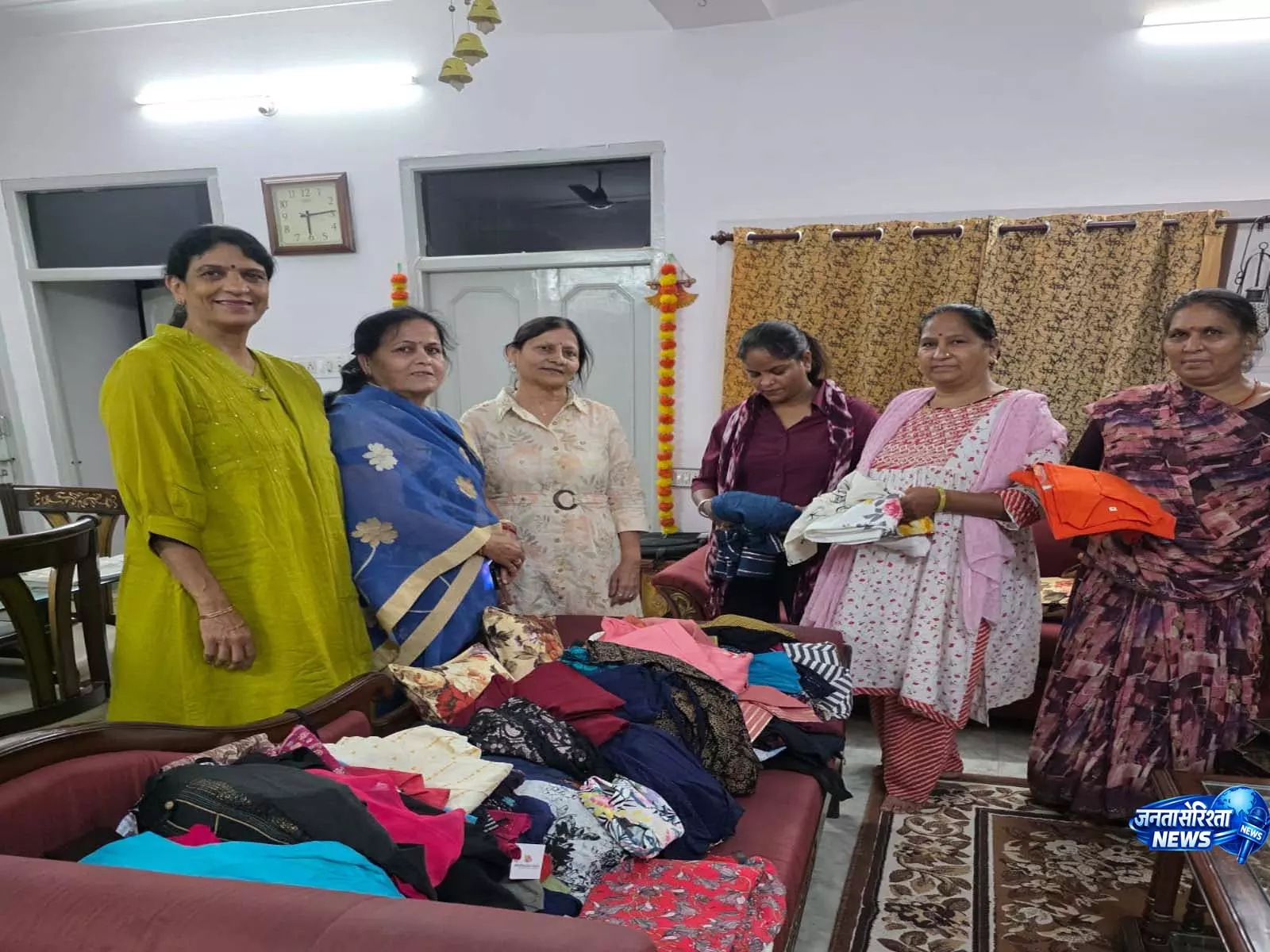 नगर माहेष्वरी महिला संस्थान ने निभाया सामाजिक दायित्व, जरूरतमंद बालिकाओं और कन्याओं को दी सौगात नगर माहेष्वरी महिला संस्थान ने निभाया सामाजिक दायित्व, जरूरतमंद बालिकाओं और कन्याओं को दी सौगात