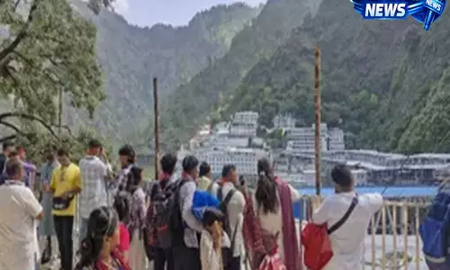 त्रिकुट पर्व पर मां वैष्णो देवी के दरबार में उमड़ी आस्था, मौसम के बीच भक्तों का उत्साह बरकरार