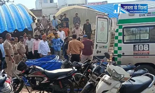 नशेड़ी मालगाड़ी में चढ़ा, ओएचई लाइन से झुलसा