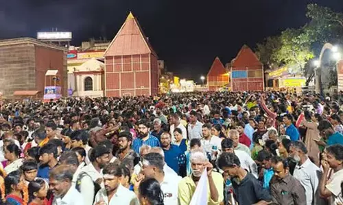 आदि पूर्णिमा पर तिरुवन्नामलाई में उमड़ा आस्था का सैलाब आदि पूर्णिमा पर तिरुवन्नामलाई में उमड़ा आस्था का सैलाब