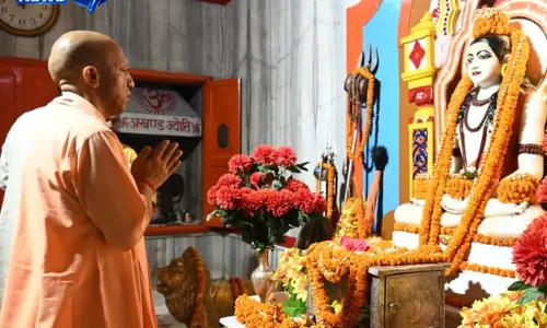 गुरु पूर्णिमा पर गोरखनाथ मंदिर पहुंचे सीएम योगी