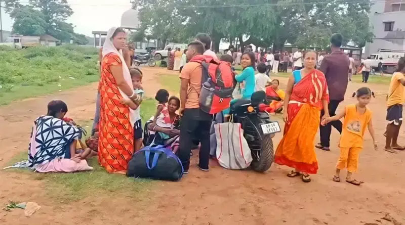 West Burdwan: खदान क्षेत्र में दरारों से दहशत, लोग सुरक्षित स्थानों की मांग पर अड़े