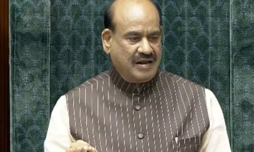 लोकसभा में हंगामे के कारण प्रश्नकाल बाधित, स्पीकर ने दोपहर तक के लिए स्थगित की कार्यवाही लोकसभा में हंगामे के कारण प्रश्नकाल बाधित, स्पीकर ने दोपहर तक के लिए स्थगित की कार्यवाही