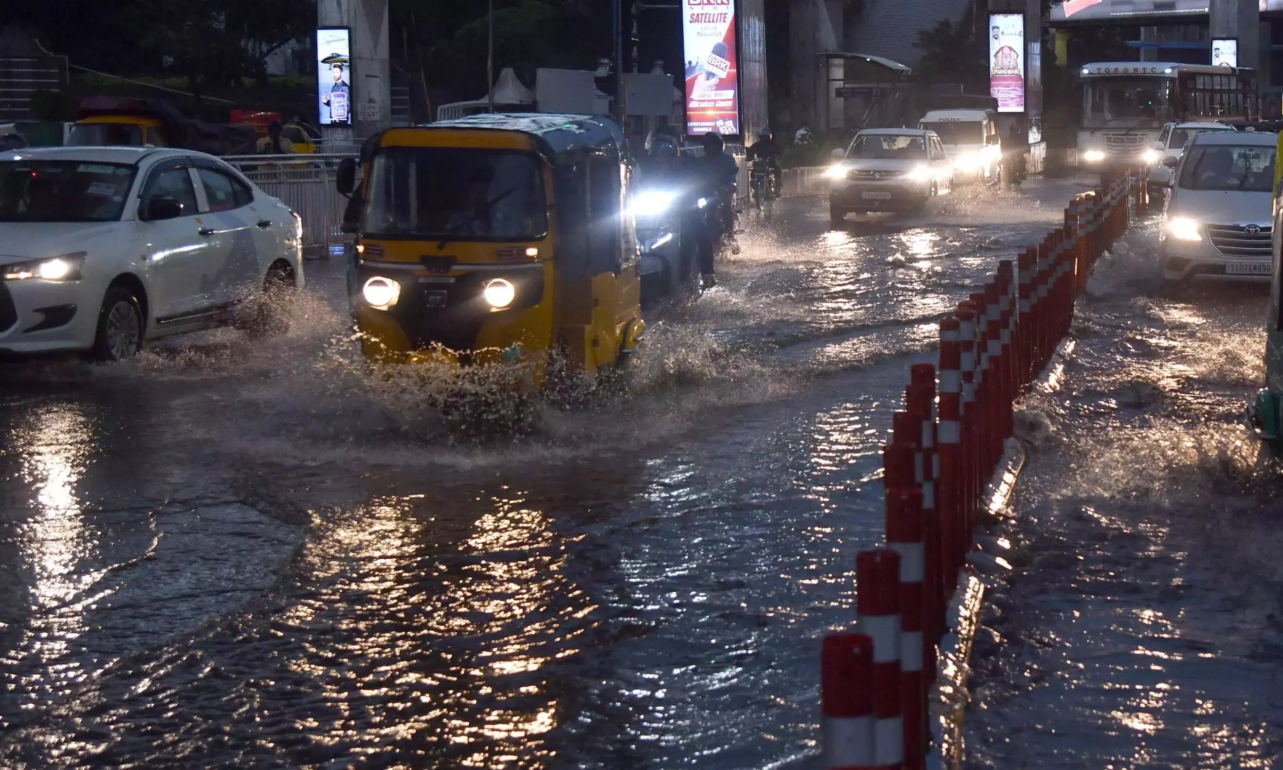 Telangana: हैदराबाद में बारिश जारी; साइबराबाद में येलो अलर्ट