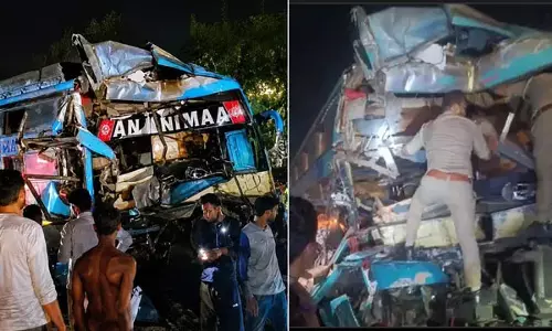 झांसी हाईवे पर बस-डंपर भिड़ंत, दो की मौत