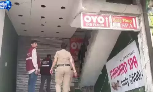 स्पा सेंटर और होटल पर पुलिस का छापा, पांच युवतियां और एक युवक हिरासत में