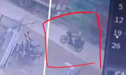 कारोबारी की कार से 5 लाख कैश चोरी, शीशा तोड़कर वारदात को अंजाम
