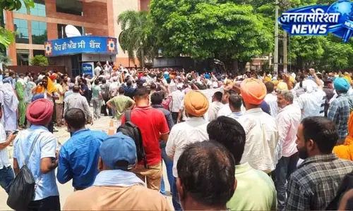 मनरेगा कर्मचारियों ने सरकार के खिलाफ खोला मोर्चा