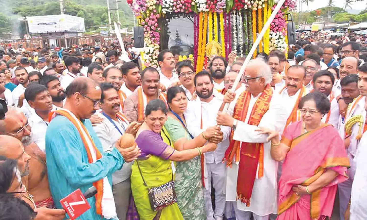 Andhra: सिंहाचलम गिरि प्रदक्षिणा के लिए लाखों बहादुर बूंदाबांदी