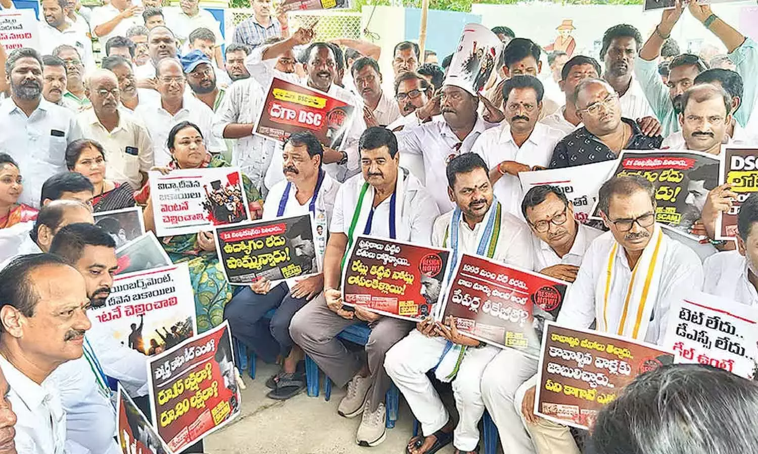 मेगा DSC की अनियमितताओं को लेकर YSRCP ने लोकेश पर साधा निशाना