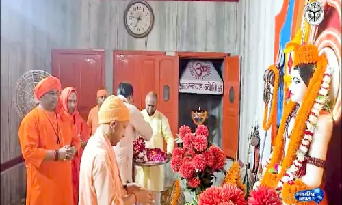 गोरखनाथ मंदिर में CM योगी आदित्यनाथ ने की पूजा-अर्चना