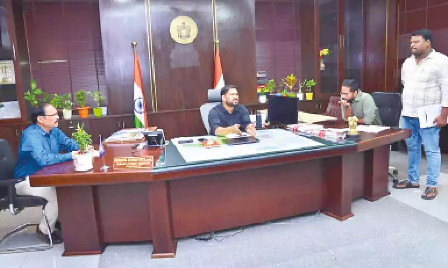 नल्लामाला विस्थापित परिवारों के लिए पुनर्वास एवं पुनर्वास में तेजी लाएं: कलेक्टर हेमंत केशव पाटिल