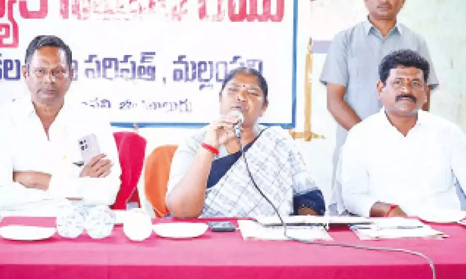 Telangana: सीताक्का ने जल सुरक्षा को मजबूत करने के लिए जलसिरी के लिए जन समर्थन जुटाया