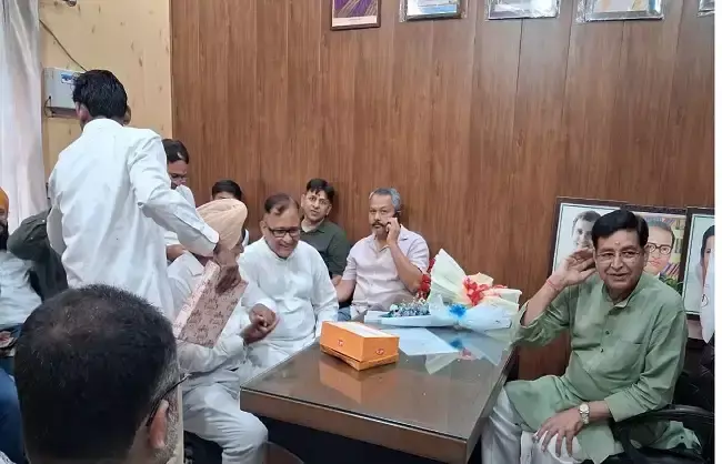 Dehradun: चुनाव अभियान कार्यालय उद्घाटन के साथ प्रीतम सिंह का भाजपा पर हमला