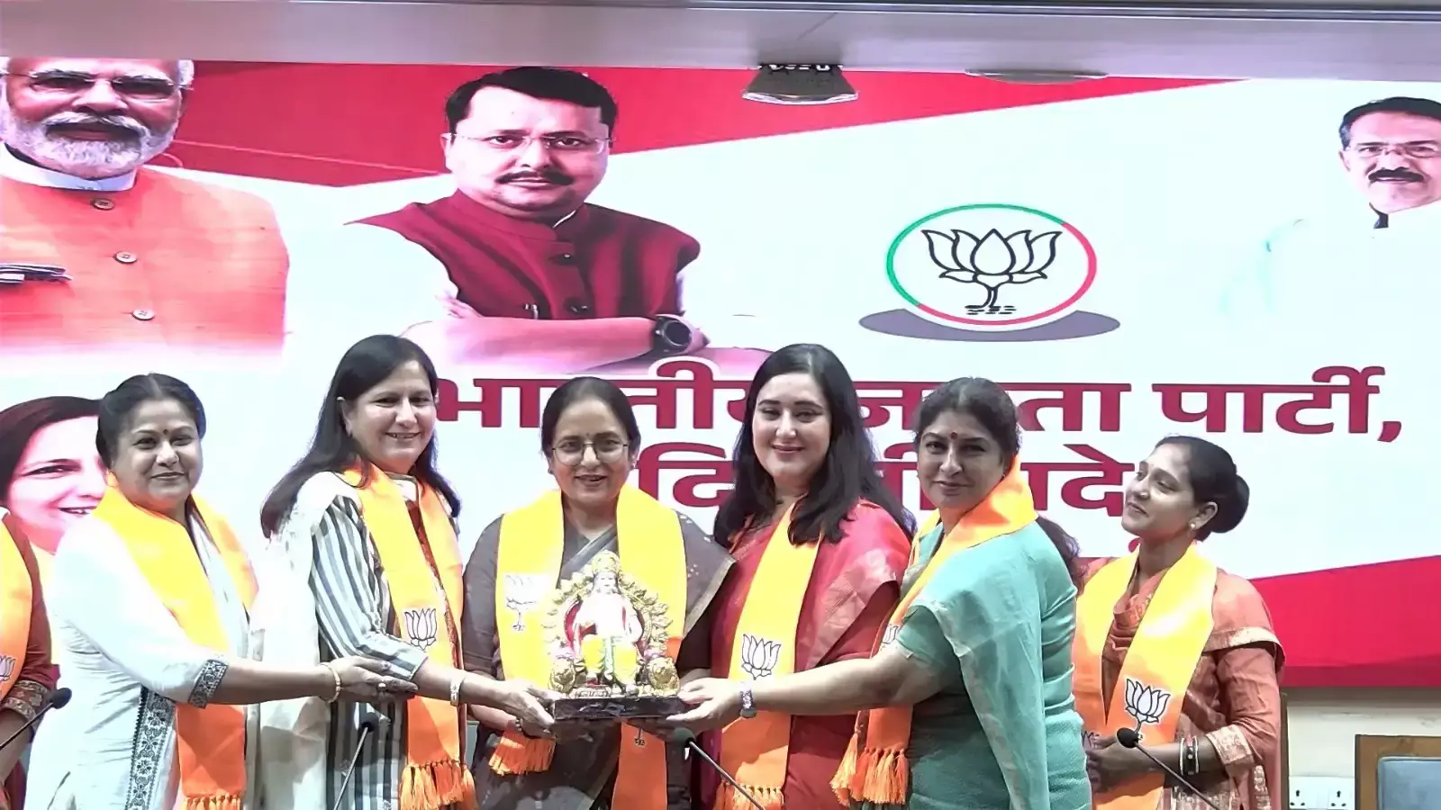 New Delhi: दिल्ली में नई योजना को लेकर सांसदों ने सीएम को धन्यवाद दिया