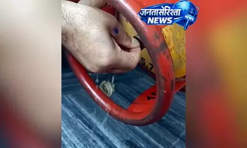 हल्द्वानी में गैस सिलिंडर से निकला पानी, उपभोक्ता के उड़े होश, जांच के लिए कंपनी को लिखा पत्र