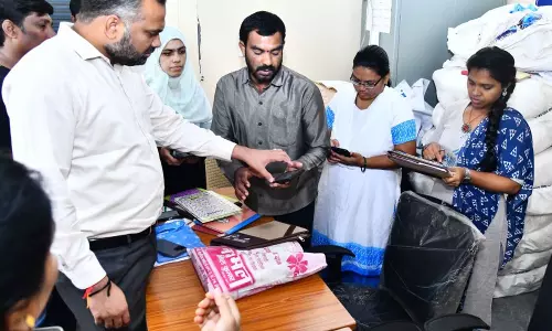 Hyderabad DEO ने सनथ नगर में SIR-2026 वोटर लिस्ट के डिजिटाइज़ेशन की समीक्षा की