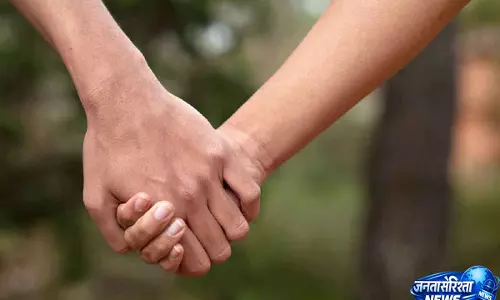 शादी का झांसा देकर तीन बच्चों की मां को भगाया, कई शहरों में लेजाकर बनाए संबंध शादी का झांसा देकर तीन बच्चों की मां को भगाया, कई शहरों में लेजाकर बनाए संबंध