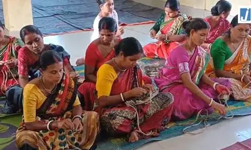 त्रिपुरा : जूट बैग बनाकर आत्मनिर्भरता का सफर, एसएचजी सदस्यों को लखपति दीदी बनाने की ट्रेनिंग त्रिपुरा : जूट बैग बनाकर आत्मनिर्भरता का सफर, एसएचजी सदस्यों को लखपति दीदी बनाने की ट्रेनिंग