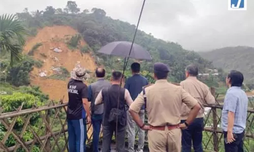 नागालैंड में भूस्खलन का कहर, पहाड़ी ढहने से दो सगे भाइयों की मौत; मां घायल नागालैंड में भूस्खलन का कहर, पहाड़ी ढहने से दो सगे भाइयों की मौत; मां घायल
