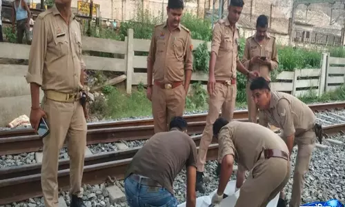 खतौली रेलवे फ्लाईओवर के नीचे मिला शव, पहचान में जुटी पुलिस खतौली रेलवे फ्लाईओवर के नीचे मिला शव, पहचान में जुटी पुलिस
