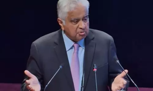 देश की आलोचना करें, अपमान नहीं: हरीश साल्वे देश की आलोचना करें, अपमान नहीं: हरीश साल्वे
