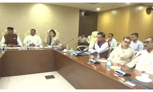 मूंग खरीद विवाद पर किसानों से मंत्रियों की बैठक मूंग खरीद विवाद पर किसानों से मंत्रियों की बैठक