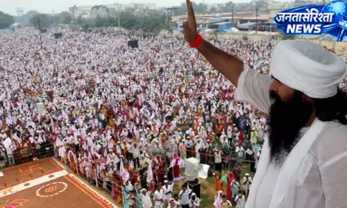 आश्रम में उमड़ी भीड़, पंकज महाराज के संदेश पर भक्त हुए भावुक आश्रम में उमड़ी भीड़, पंकज महाराज के संदेश पर भक्त हुए भावुक