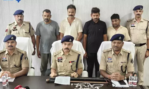 बलौदाबाजार में 12 लाख की ज्वेलरी लूट का खुलासा, अंतरराज्यीय गिरोह गिरफ्तार बलौदाबाजार में 12 लाख की ज्वेलरी लूट का खुलासा, अंतरराज्यीय गिरोह गिरफ्तार