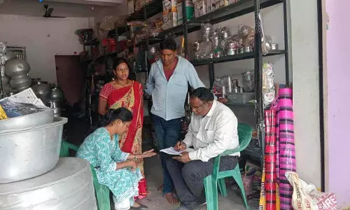 जशपुर खाद्य विभाग की टीम ने लोदाम के बर्तन दुकान में दी दबिश
