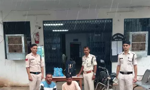 चिखली पुलिस ने पकड़ी अवैध शराब की खेप, दो आरोपी गिरफ्तार चिखली पुलिस ने पकड़ी अवैध शराब की खेप, दो आरोपी गिरफ्तार