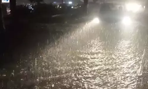 मूसलाधार बारिश से सेक्टर-22 जलमग्न, सड़कों पर भरा पानी, लोगों को हुई परेशानी