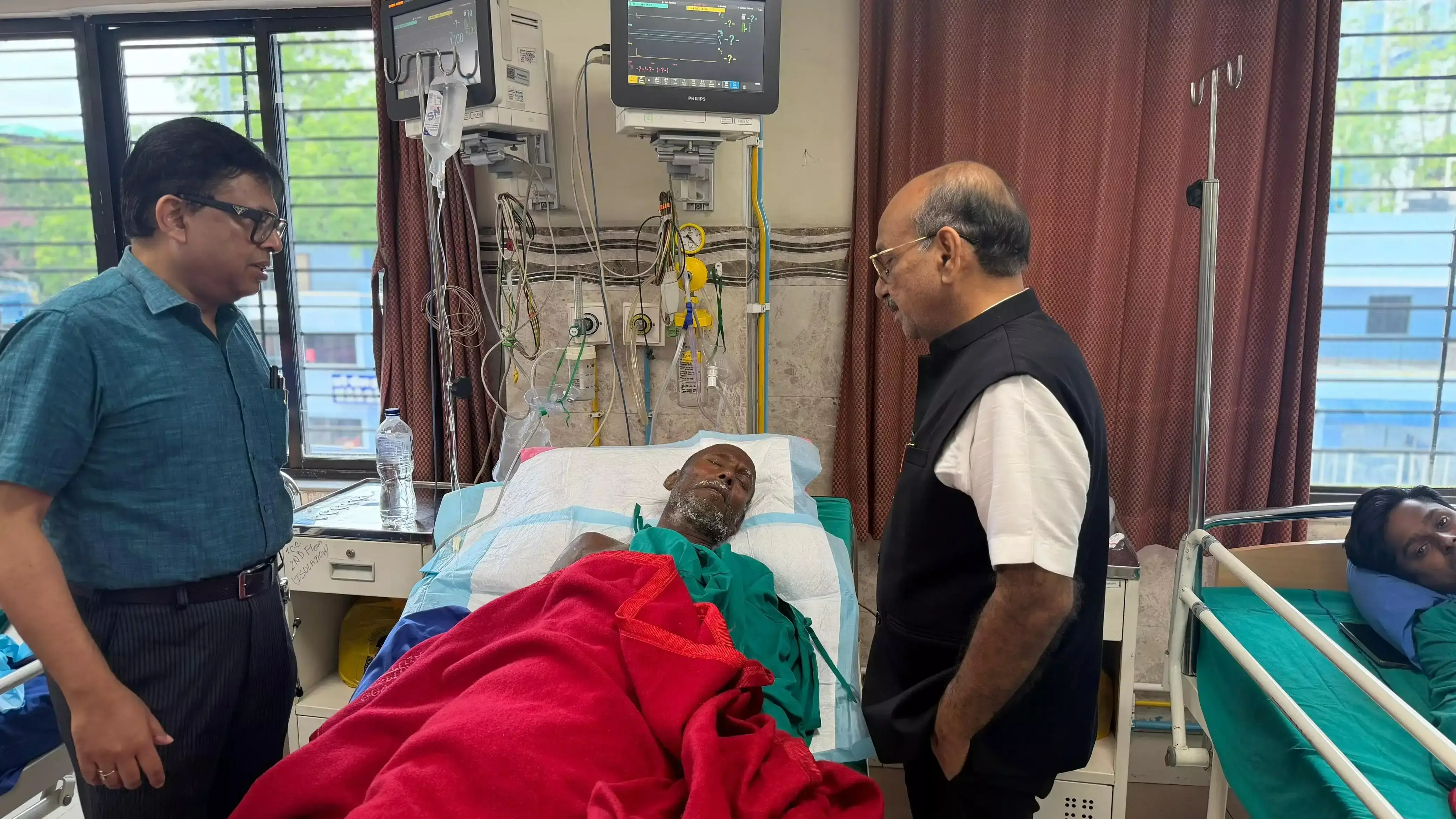 Kolkata: स्वास्थ्य क्षेत्र में लापरवाही के आरोप, कैग रिपोर्ट से मचा सियासी घमासान Kolkata: स्वास्थ्य क्षेत्र में लापरवाही के आरोप, कैग रिपोर्ट से मचा सियासी घमासान