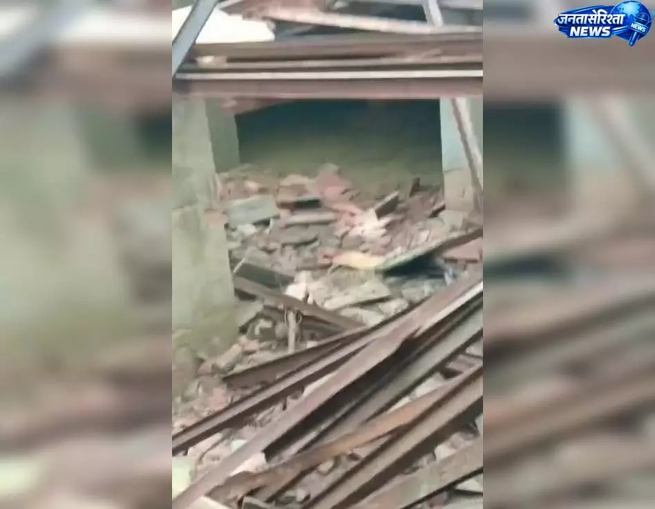 दादरी के पल्ला गांव में निर्माणाधीन मकान भरभराकर गिरा, टला बड़ा हादसा दादरी के पल्ला गांव में निर्माणाधीन मकान भरभराकर गिरा, टला बड़ा हादसा