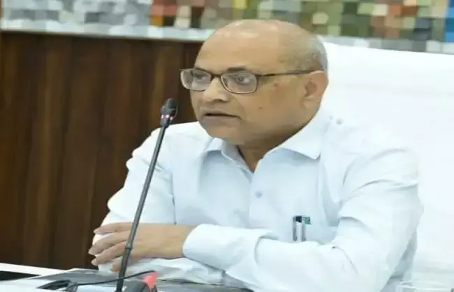 Dehradun: बारिश प्रभावित इलाकों में राहत कार्यों की समीक्षा, अधिकारियों को निर्देश Dehradun: बारिश प्रभावित इलाकों में राहत कार्यों की समीक्षा, अधिकारियों को निर्देश