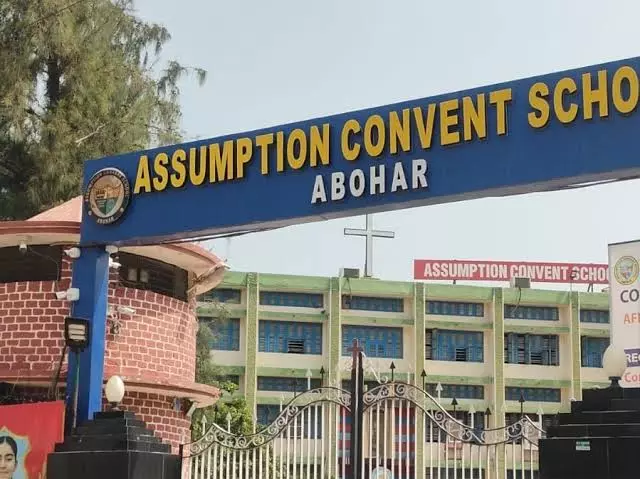 Abohar: अबोहर में स्कूलों को बम से उड़ाने की धमकी, छात्र सुरक्षित भेजे गए Abohar: अबोहर में स्कूलों को बम से उड़ाने की धमकी, छात्र सुरक्षित भेजे गए