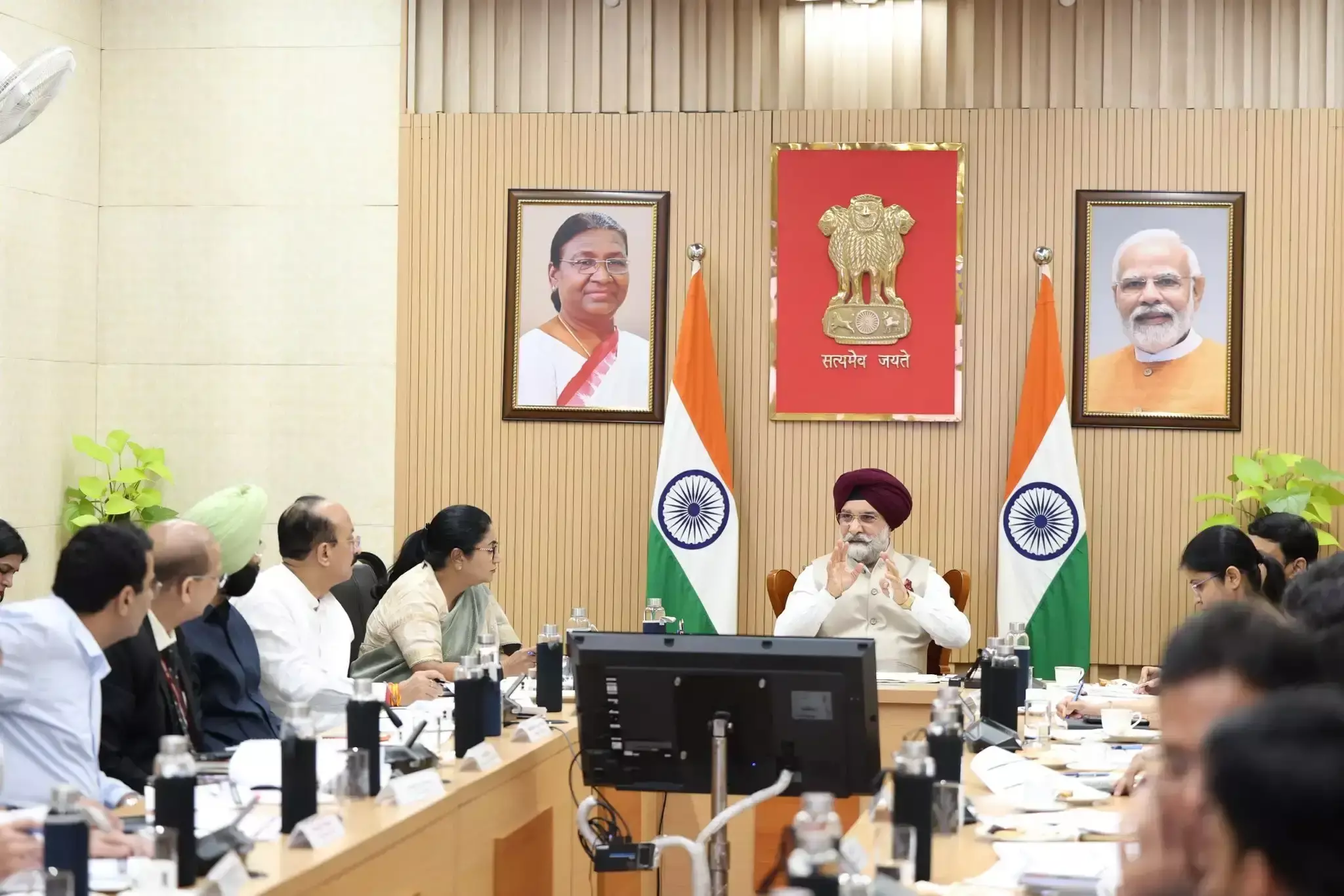 New Delhi: उपराज्यपाल तरनजीत सिंह संधू ने व्यापार सुगमता बढ़ाने के लिए अनावश्यक बाधाएं हटाने के निर्देश दिए New Delhi: उपराज्यपाल तरनजीत सिंह संधू ने व्यापार सुगमता बढ़ाने के लिए अनावश्यक बाधाएं हटाने के निर्देश दिए