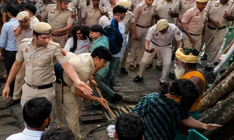 पीएम मोदी को निशाना बनाने वाली पोस्ट पर एफआईआर दर्ज पीएम मोदी को निशाना बनाने वाली पोस्ट पर एफआईआर दर्ज