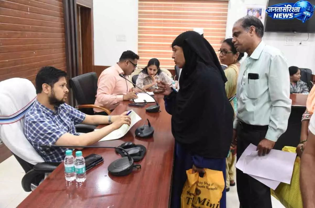 कलेक्टर ने जनदर्शन में शिकायतों व मांगो के त्वरित निराकरण के दिए निर्देश कलेक्टर ने जनदर्शन में शिकायतों व मांगो के त्वरित निराकरण के दिए निर्देश