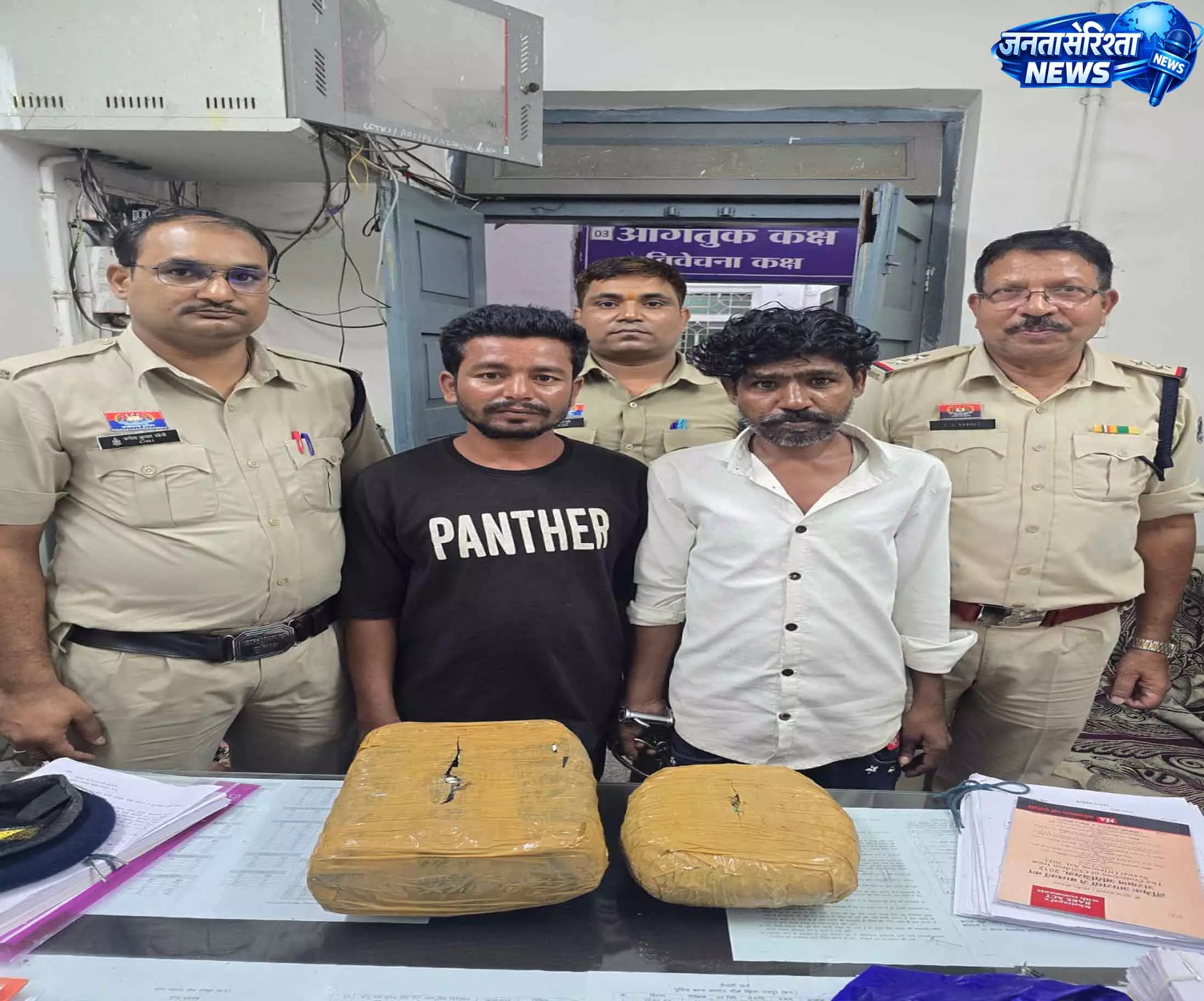 गांजा तस्करी पर पुलिस की बड़ी कार्रवाई, ग्राहक ढूंढते 2 तस्कर गिरफ्तार गांजा तस्करी पर पुलिस की बड़ी कार्रवाई, ग्राहक ढूंढते 2 तस्कर गिरफ्तार