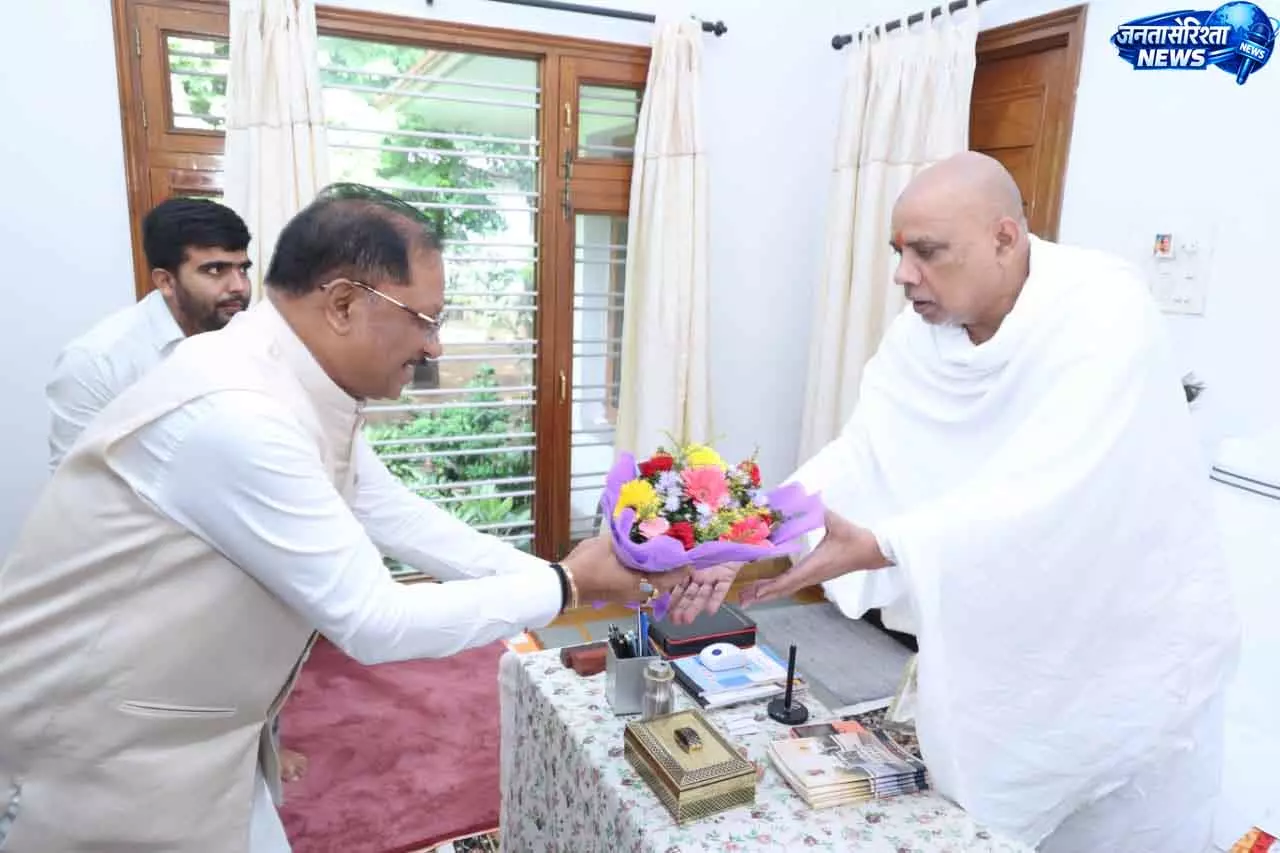 गुरु पूर्णिमा पर मुख्यमंत्री ने अघोर गुरु पीठ बनोरा में किए गुरु दर्शन, बाबा प्रियदर्शी राम से लिया आशीर्वाद गुरु पूर्णिमा पर मुख्यमंत्री ने अघोर गुरु पीठ बनोरा में किए गुरु दर्शन, बाबा प्रियदर्शी राम से लिया आशीर्वाद