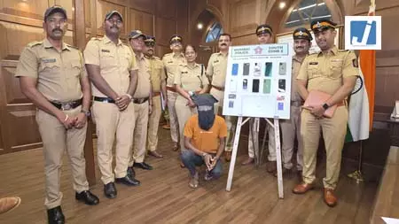 मुंबई पुलिस की बड़ी कार्रवाई, पश्चिम बंगाल से फर्जी एपीके फाइलों से साइबर ठगी करने वाला शातिर गिरफ्तार मुंबई पुलिस की बड़ी कार्रवाई, पश्चिम बंगाल से फर्जी एपीके फाइलों से साइबर ठगी करने वाला शातिर गिरफ्तार