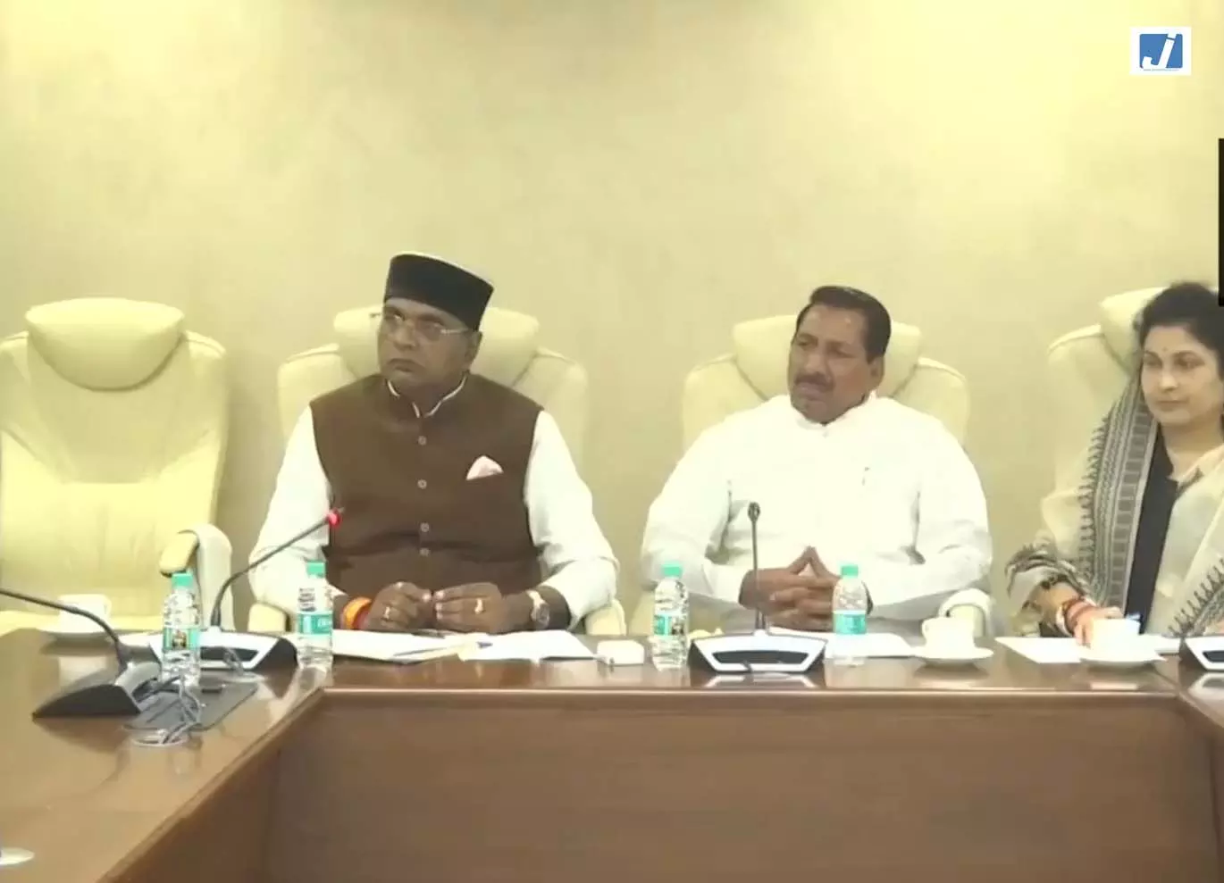 भोपाल में किसानों और मंत्री-स्तरीय समिति के बीच अहम बैठक शुरू, मांगों पर होगी चर्चा भोपाल में किसानों और मंत्री-स्तरीय समिति के बीच अहम बैठक शुरू, मांगों पर होगी चर्चा