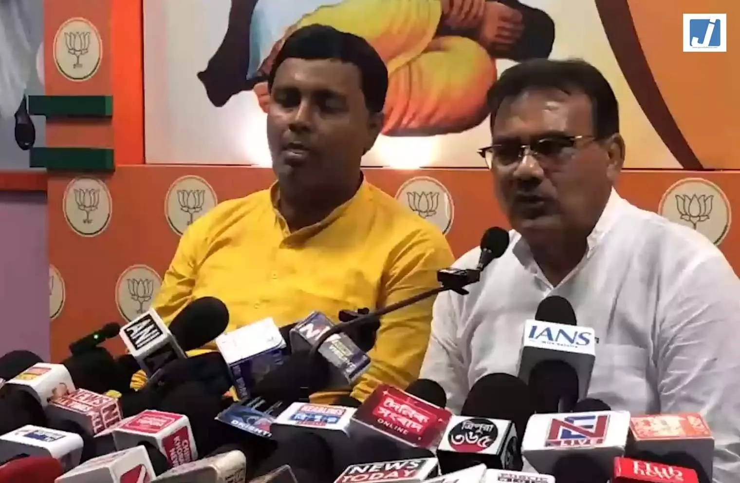 मिल की बदहाली पर मंत्री प्रणजीत सिंघा रॉय का बयान, बोले- गुटबाजी और अनुशासनहीनता से बढ़ा संकट मिल की बदहाली पर मंत्री प्रणजीत सिंघा रॉय का बयान, बोले- गुटबाजी और अनुशासनहीनता से बढ़ा संकट