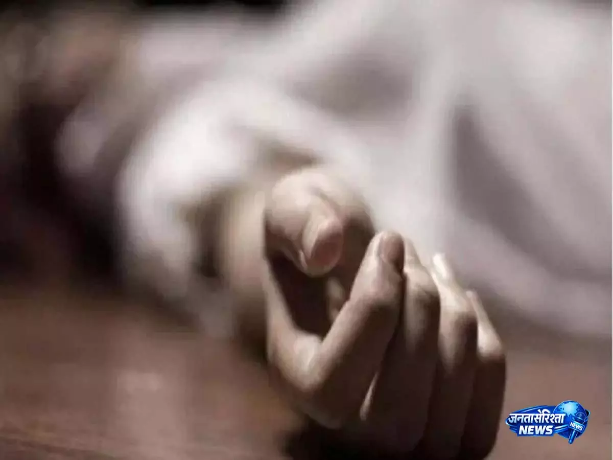 नोएडा में नाले से बुजुर्ग का शव बरामद, इलाके में हड़कंप नोएडा में नाले से बुजुर्ग का शव बरामद, इलाके में हड़कंप