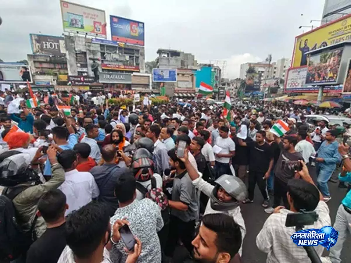 भर्ती प्रक्रिया में पारदर्शिता की मांग, रांची में छात्रों का विशाल प्रदर्शन भर्ती प्रक्रिया में पारदर्शिता की मांग, रांची में छात्रों का विशाल प्रदर्शन