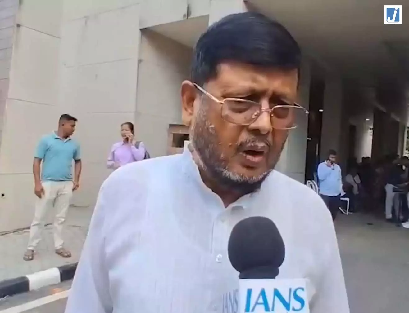 असम बाढ़ पर विपक्ष का सरकार पर निशाना, वाजेद अली चौधरी बोले- हालात बेहद दुखद असम बाढ़ पर विपक्ष का सरकार पर निशाना, वाजेद अली चौधरी बोले- हालात बेहद दुखद