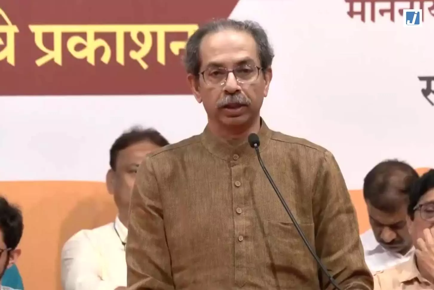 युवा ही देश का भविष्य, लोकतंत्र को नई ऊर्जा देने का काम युवाओं ने किया: उद्धव ठाकरे युवा ही देश का भविष्य, लोकतंत्र को नई ऊर्जा देने का काम युवाओं ने किया: उद्धव ठाकरे