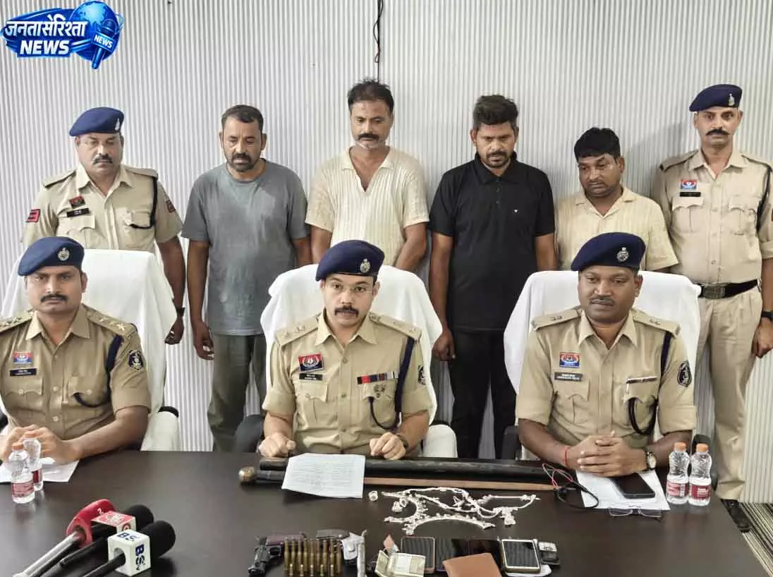 बलौदाबाजार में 12 लाख की ज्वेलरी लूट का खुलासा, अंतरराज्यीय गिरोह गिरफ्तार बलौदाबाजार में 12 लाख की ज्वेलरी लूट का खुलासा, अंतरराज्यीय गिरोह गिरफ्तार