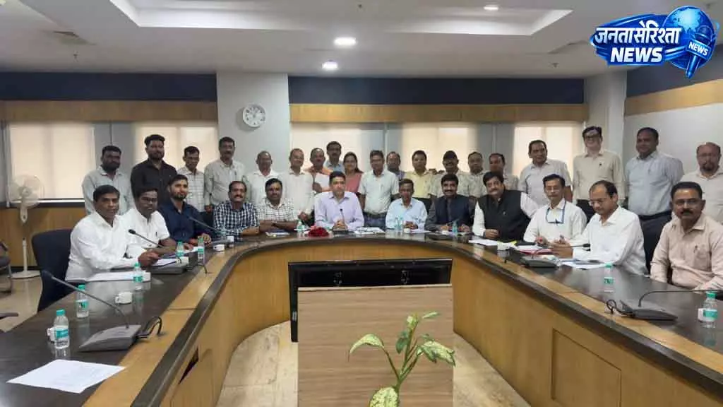 छत्तीसगढ़ के लाखों कर्मचारियों को बड़ी राहत, कैशलैस चिकित्सा सुविधा योजना जल्द होगी लागू छत्तीसगढ़ के लाखों कर्मचारियों को बड़ी राहत, कैशलैस चिकित्सा सुविधा योजना जल्द होगी लागू
